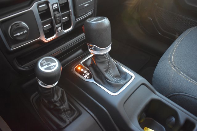 Used 2025 Jeep Gladiator Sport image 25