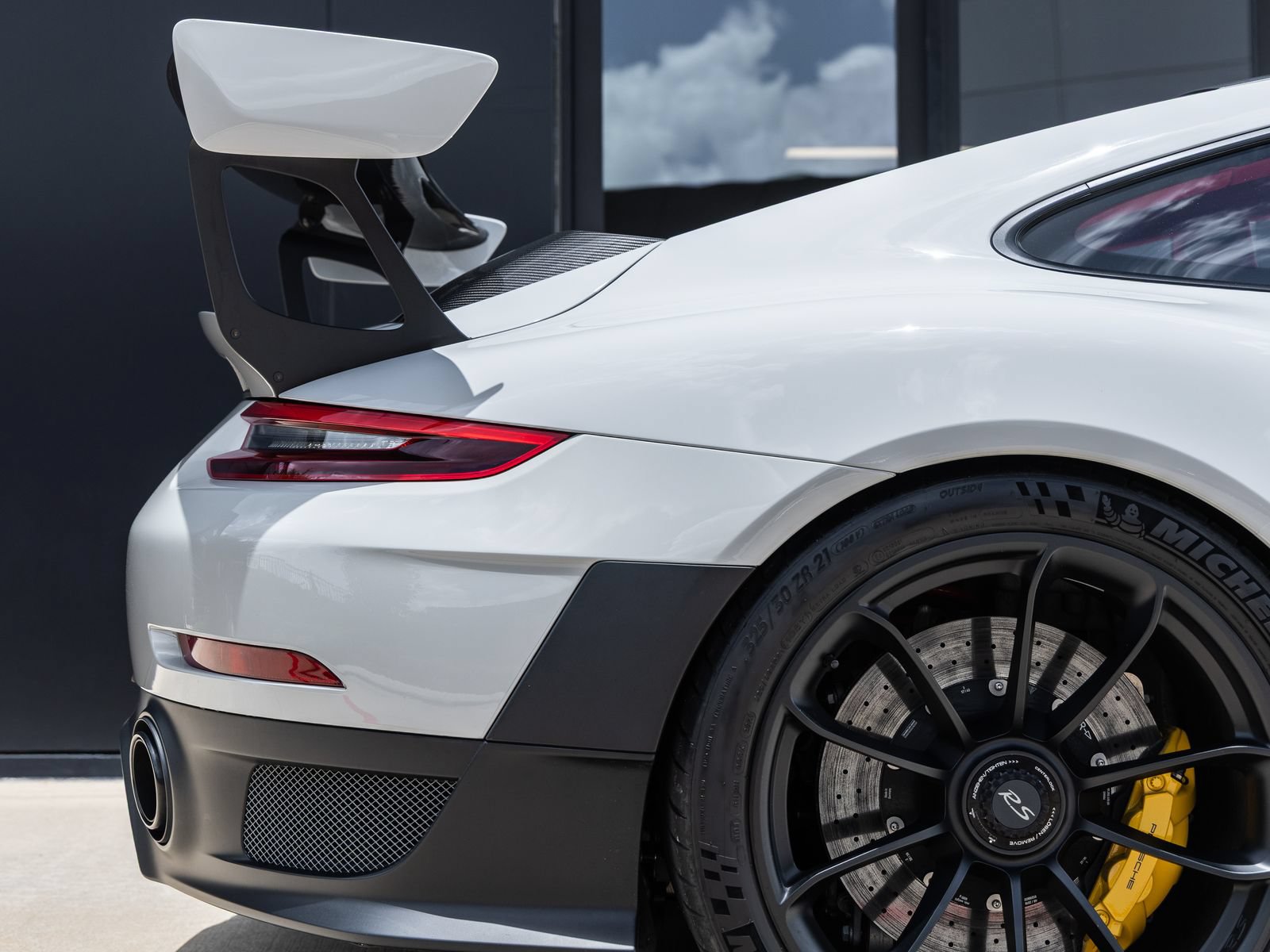 Certified 2019 Porsche 911 GT2 RS RWD image 40