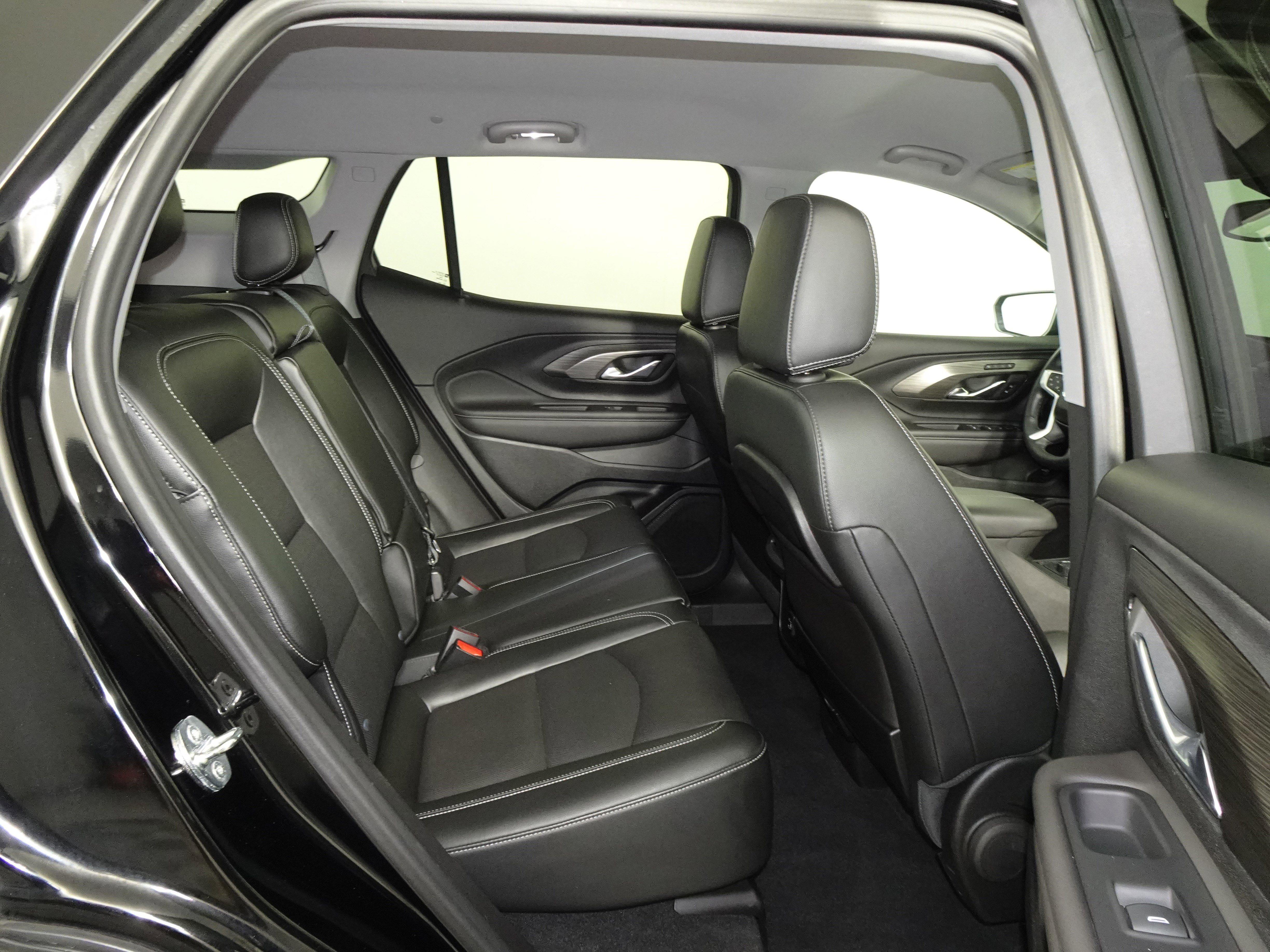 Used 2023 GMC Terrain SLT w/ LPO, Floor Liner Package image 33