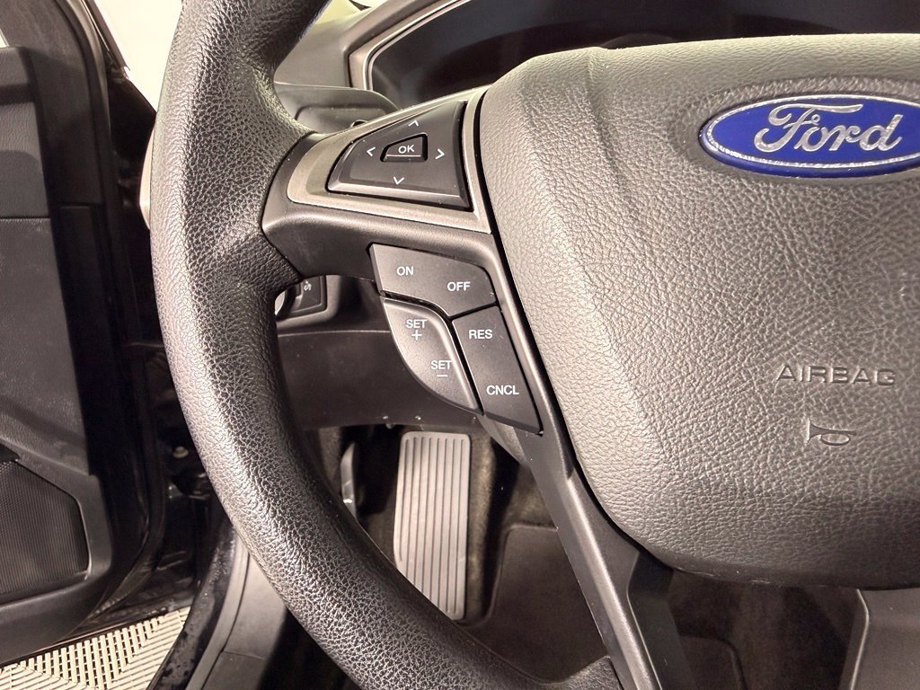 Used 2018 Ford Fusion SE w/ Fusion SE Technology Package FWD image 21