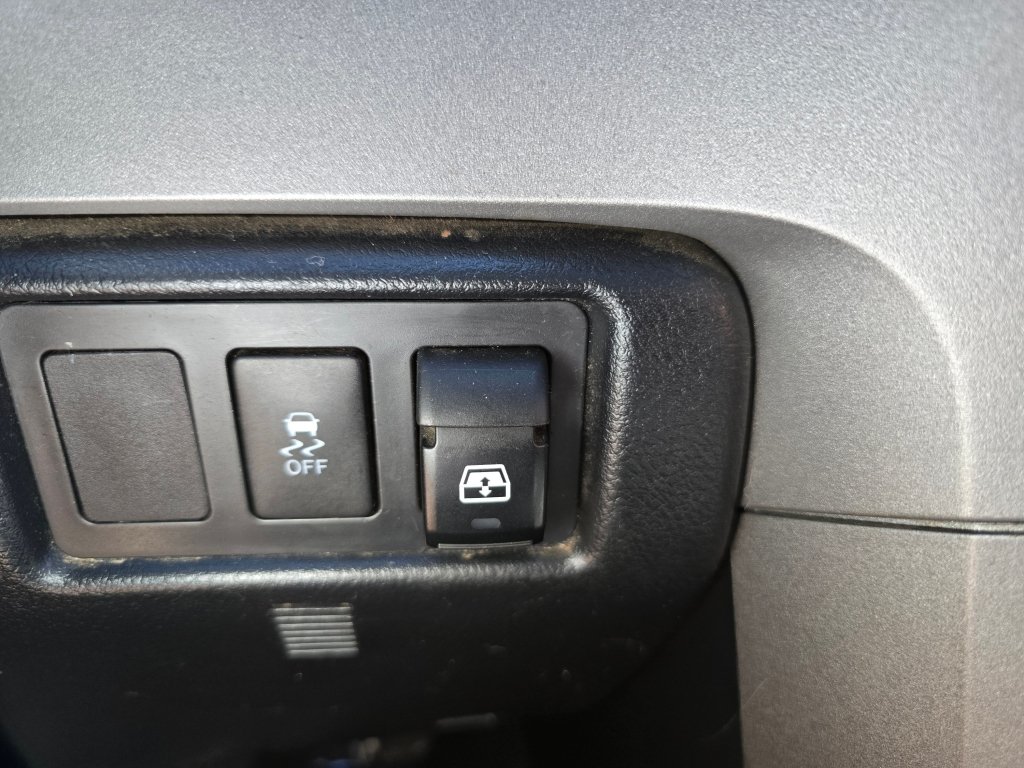 Used 2011 Toyota Tundra Limited w/ Platinum Pkg AWD/4WD image 9
