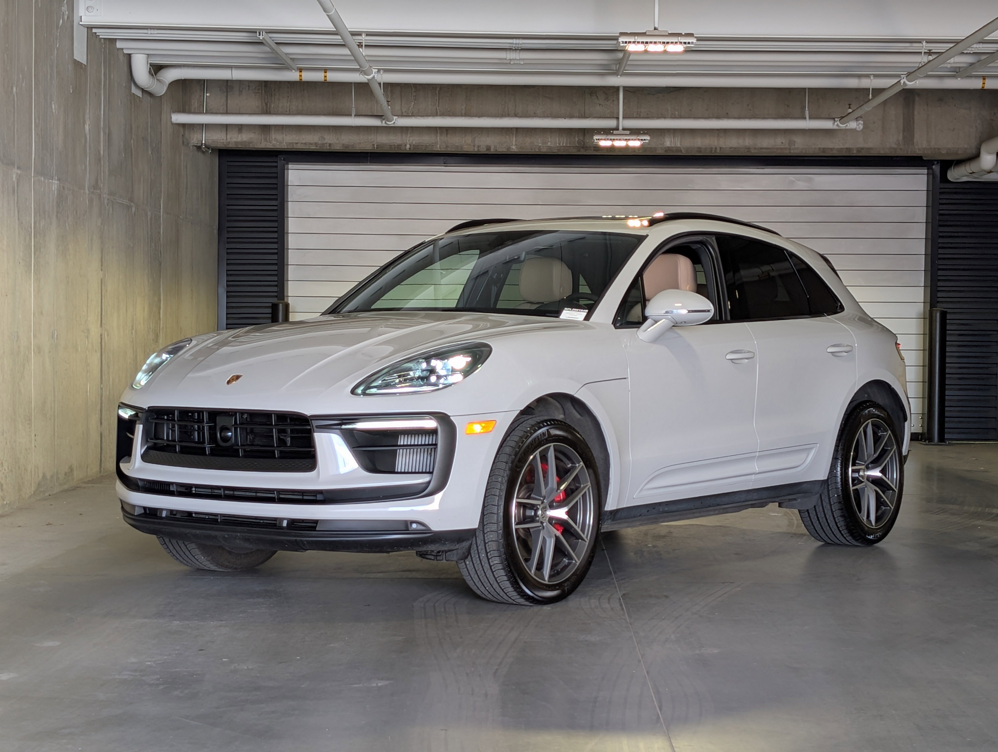 Certified 2024 Porsche Macan S image 1