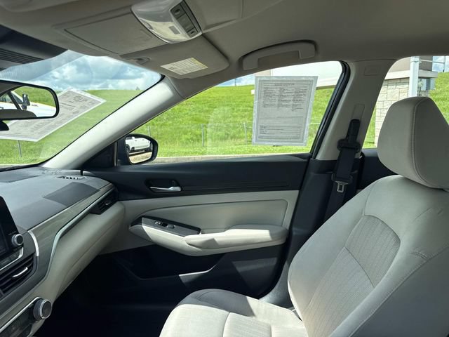 Used 2025 Nissan Altima 2.5 SV FWD image 21