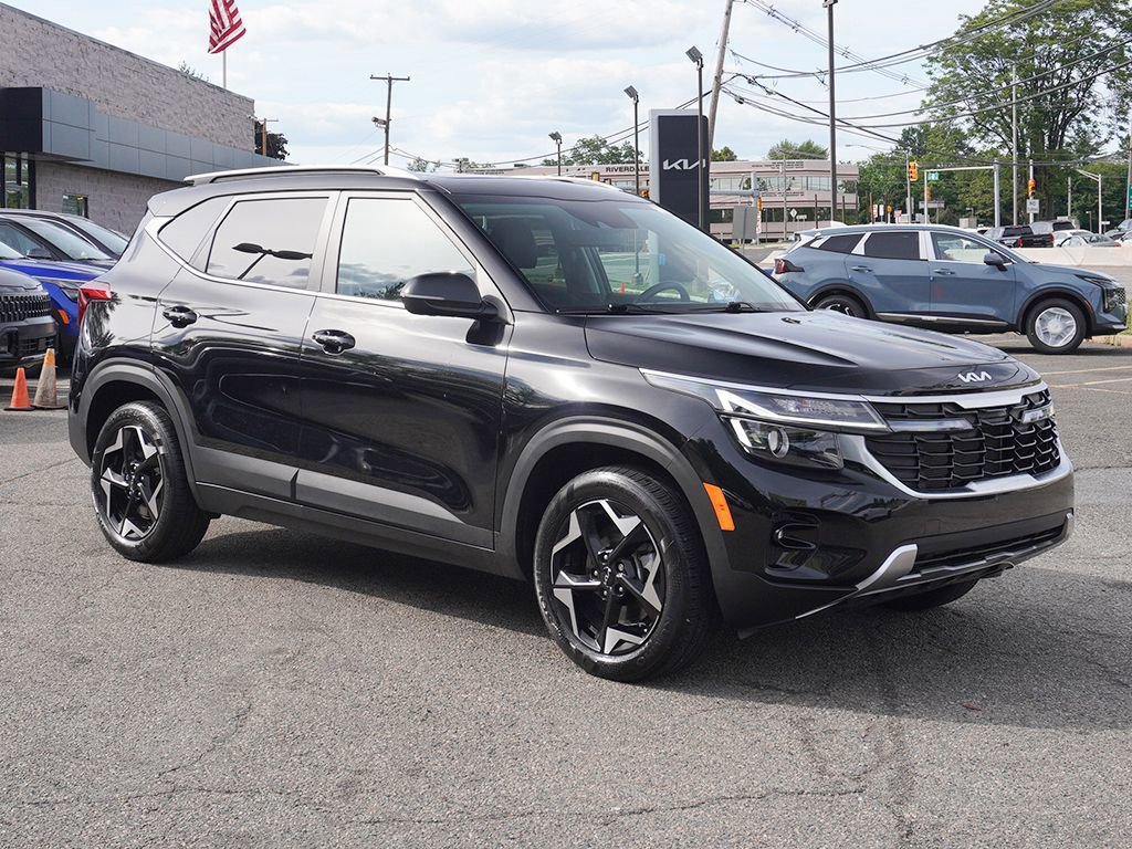 Used 2024 Kia Seltos EX AWD/4WD image 2