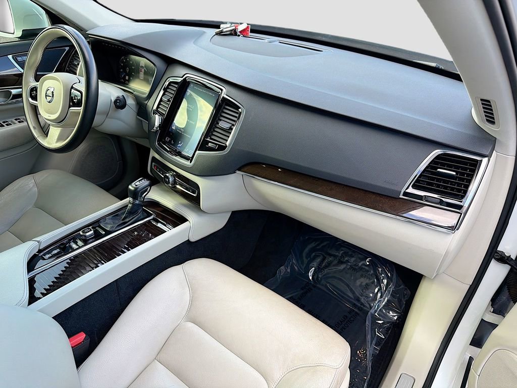 Used 2018 Volvo XC90 T6 Momentum w/ Convenience Package image 14