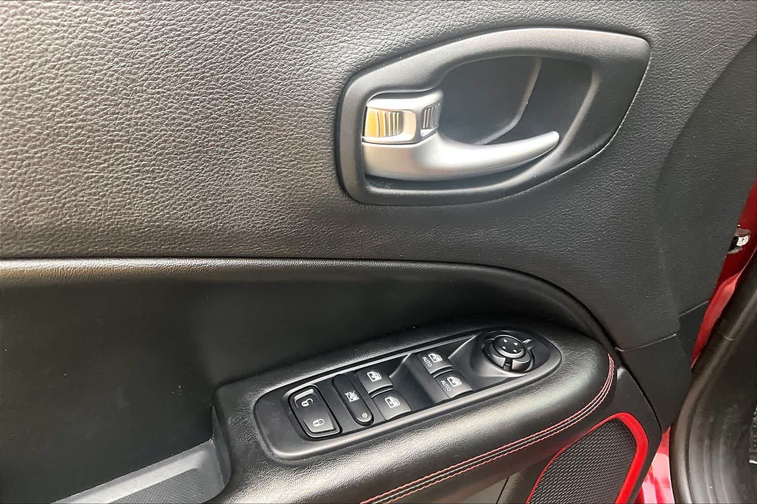 Used 2021 Jeep Compass Trailhawk AWD/4WD image 31