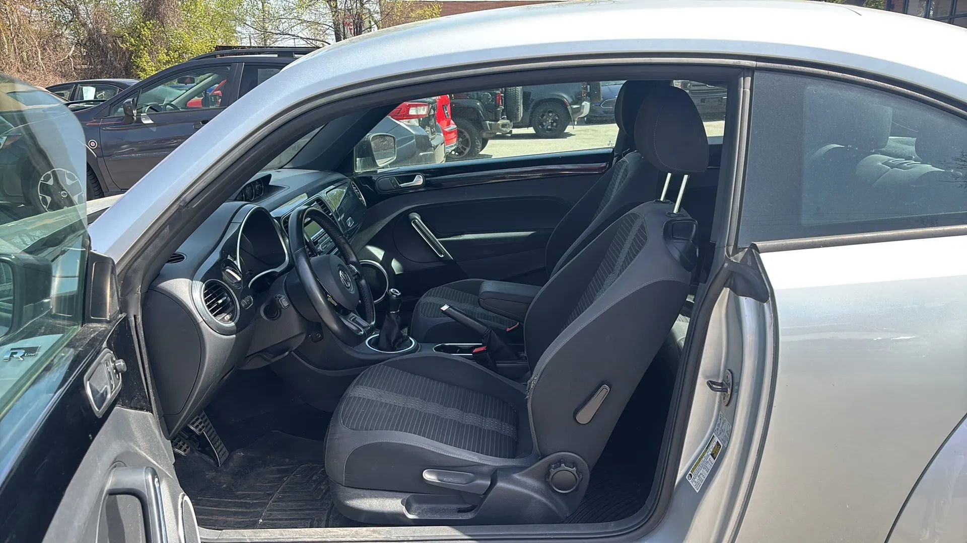 Used 2014 Volkswagen Beetle R-Line image 9