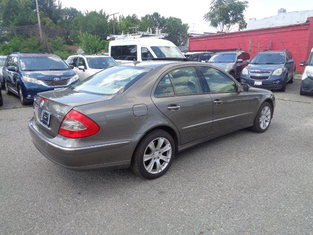 Used 2009 Mercedes-Benz E 350 4MATIC Sedan image 5