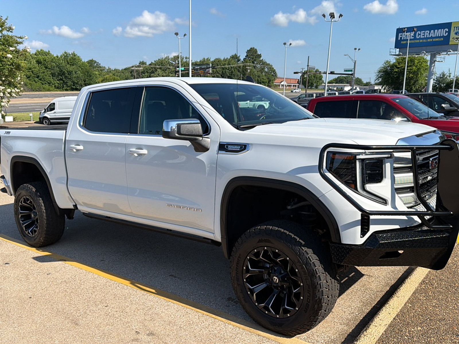 Used 2024 GMC Sierra 1500 SLE w/ Preferred Package AWD/4WD image 1