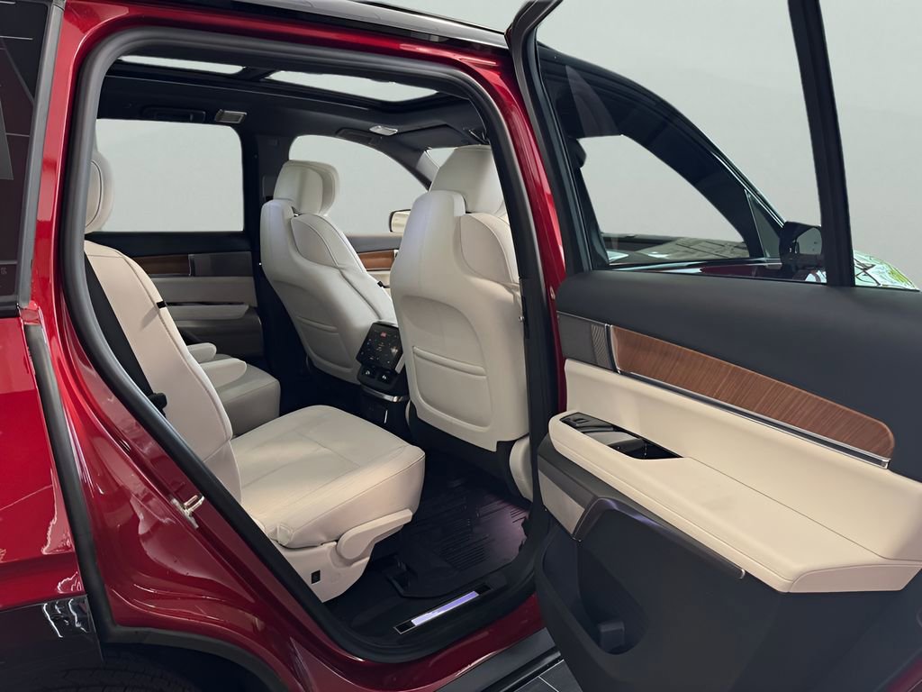 New 2026 Cadillac Vistiq Sport w/ LPO, Floor Liner Package AWD/4WD image 17