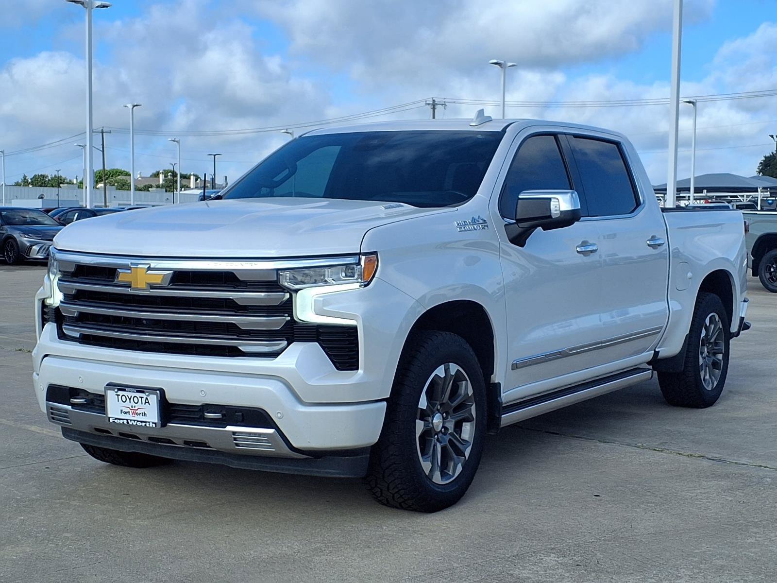Used 2023 Chevrolet Silverado 1500 High Country w/ Technology Package AWD/4WD image 3