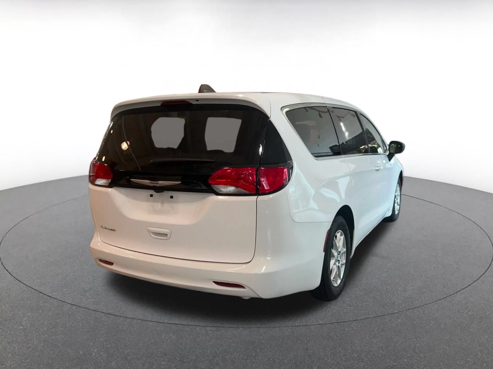 Used 2024 Chrysler Voyager LX FWD image 13