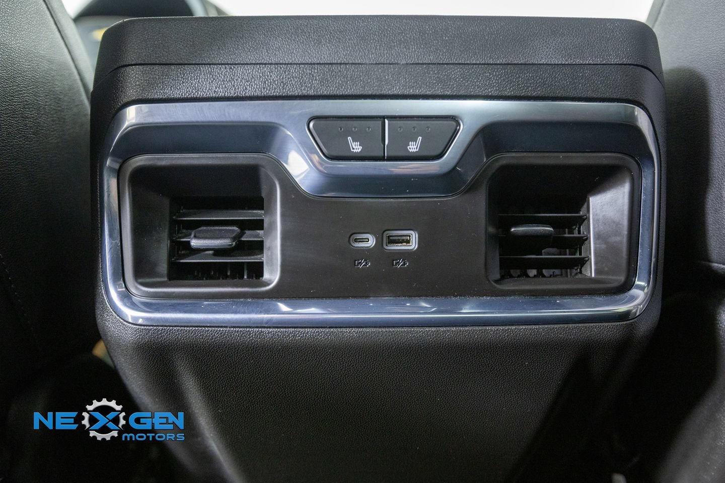 Used 2025 Chevrolet Silverado 1500 High Country w/ Technology Package AWD/4WD image 31