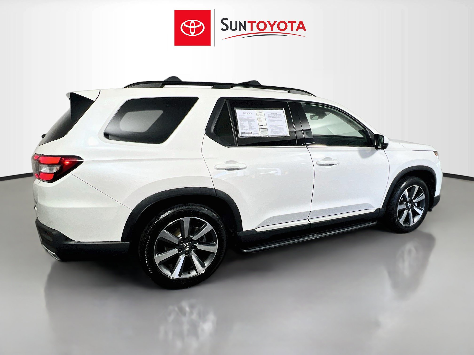 Used 2025 Honda Pilot Elite image 4