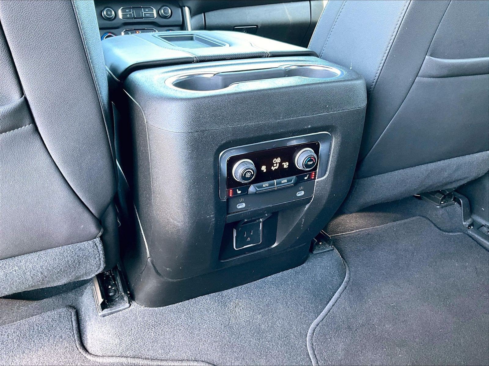 Used 2023 Chevrolet Suburban Premier AWD/4WD image 10
