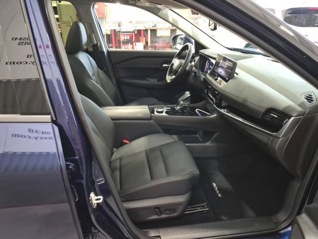 Certified 2025 Nissan Rogue SL w/ Tech Package AWD/4WD image 27