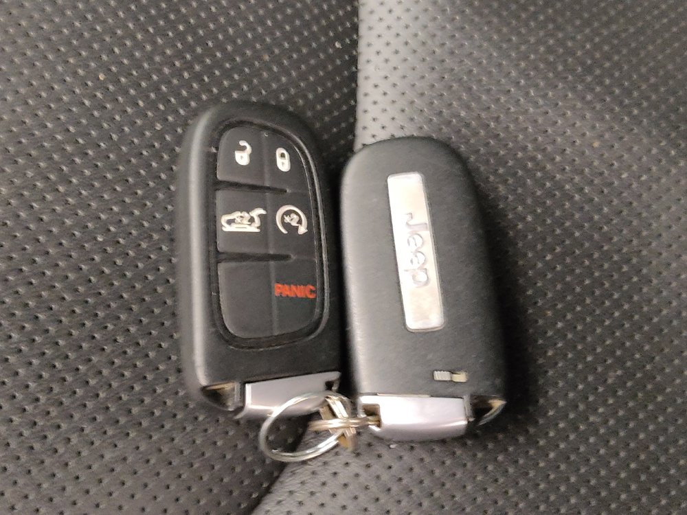 Used 2021 Jeep Cherokee Latitude Lux w/ Comfort/Convenience Group FWD image 32