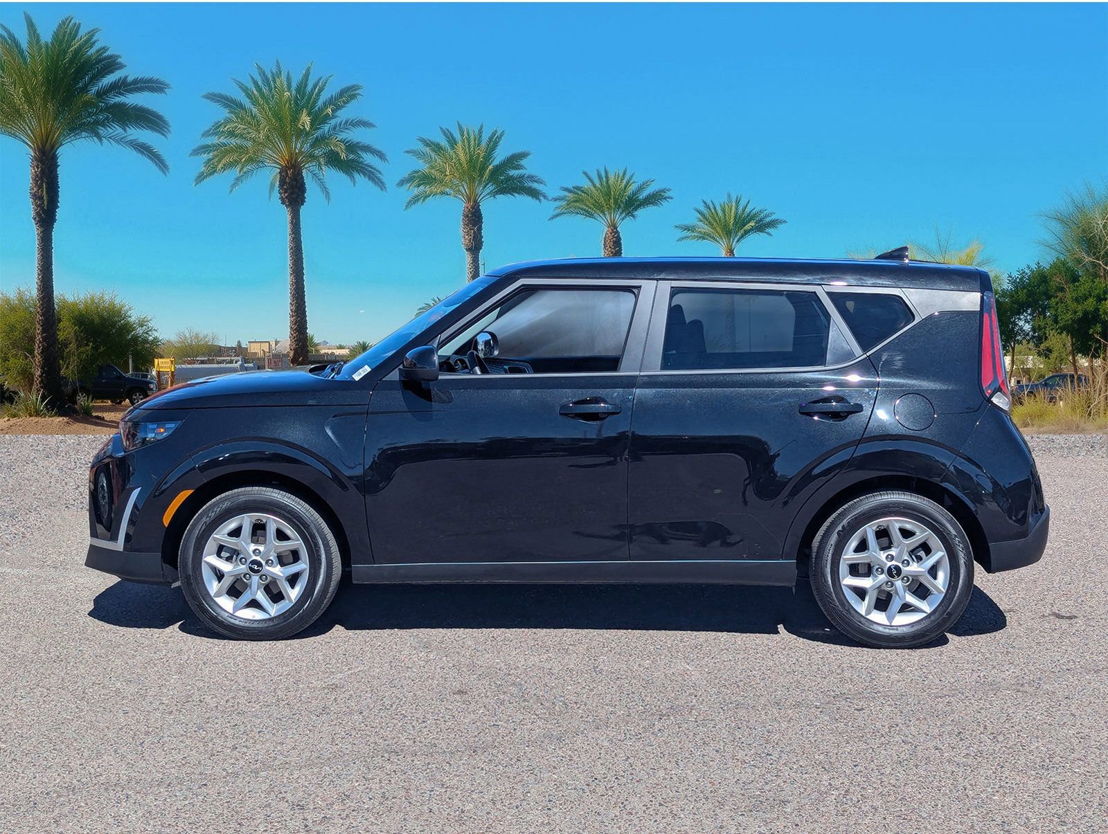 Used 2025 Kia Soul S image 2