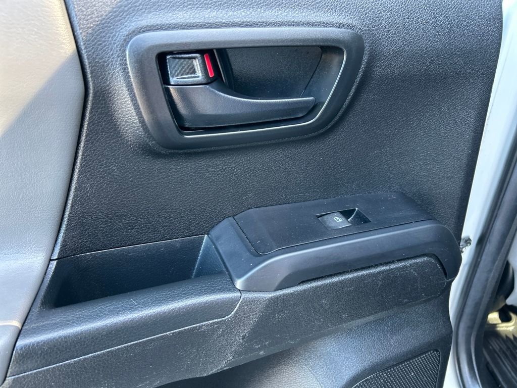 Used 2022 Toyota Tacoma SR image 21