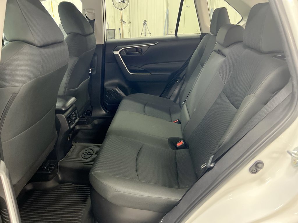 Used 2024 Toyota RAV4 LE AWD/4WD image 22