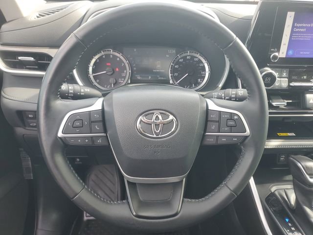 Used 2023 Toyota Highlander LE image 23