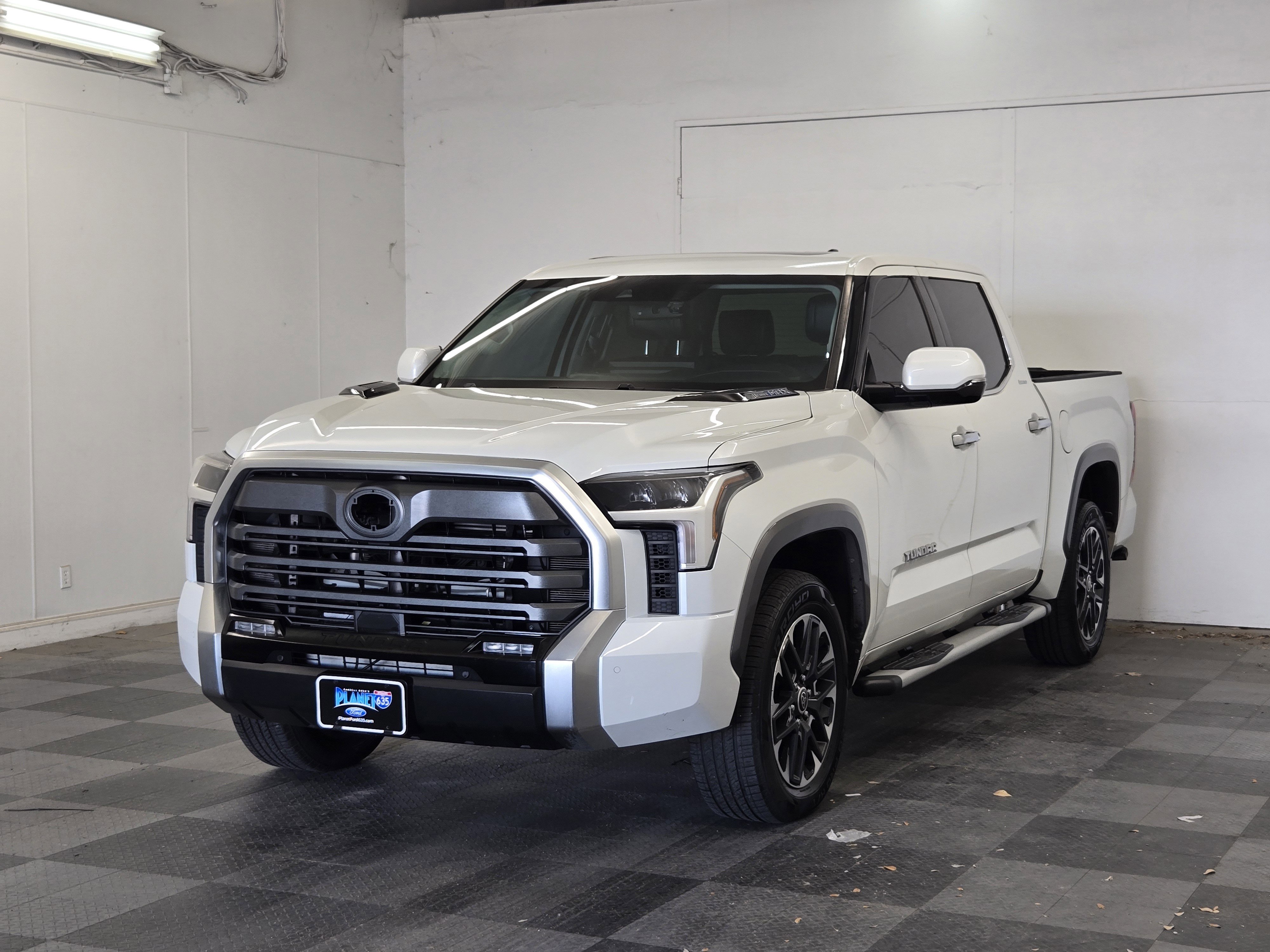 Used 2023 Toyota Tundra Limited w/ Power Package AWD/4WD image 4