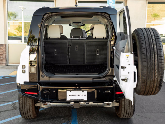 New 2026 Land Rover Defender 110 X-Dynamic SE AWD/4WD image 28