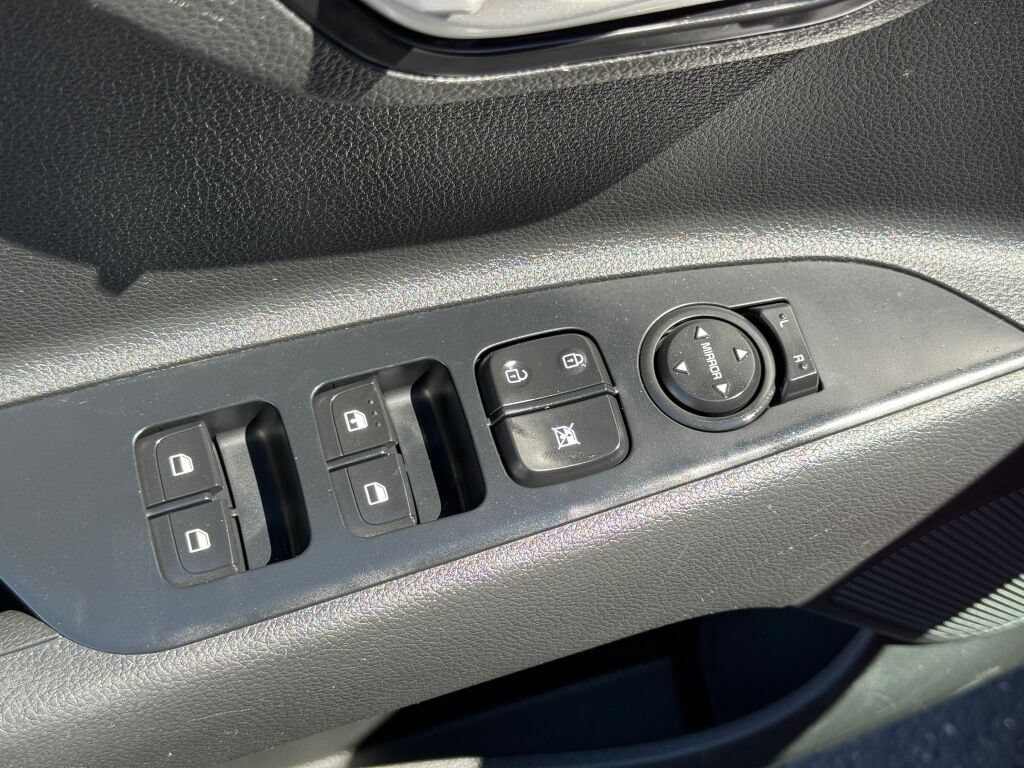 Used 2019 Kia Rio S FWD image 17
