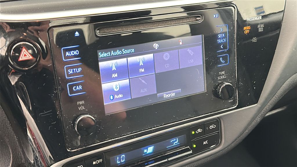 Used 2017 Toyota Corolla LE FWD image 15