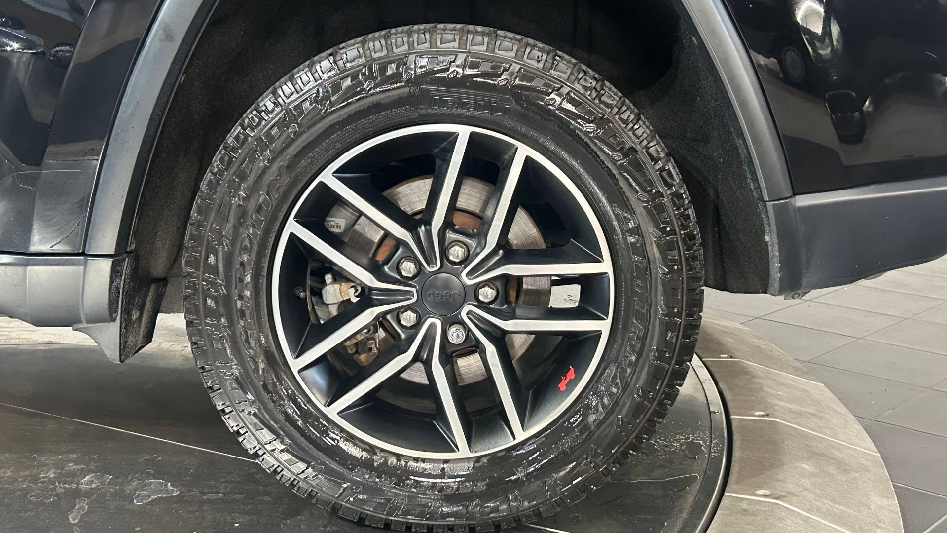 Used 2019 Jeep Grand Cherokee Trailhawk AWD/4WD image 23