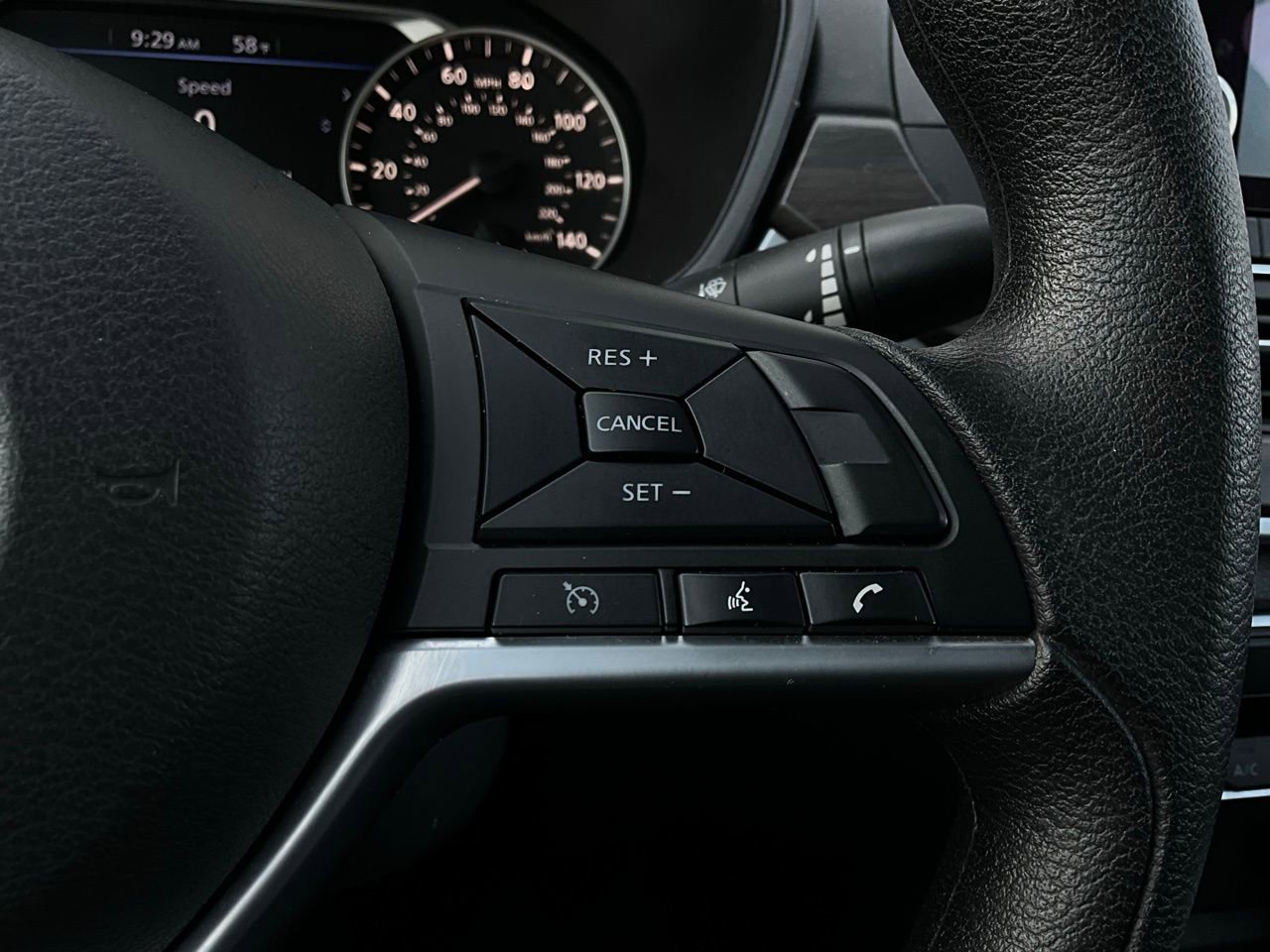 Used 2025 Nissan Altima 2.5 SV image 33