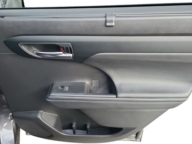 Used 2024 Toyota Highlander XLE image 27