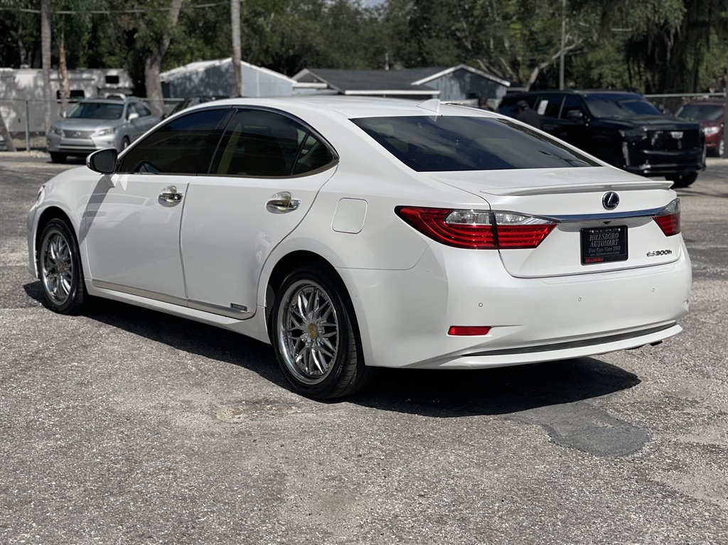 Used 2015 Lexus ES 300h w/ Navigation System Package FWD image 20