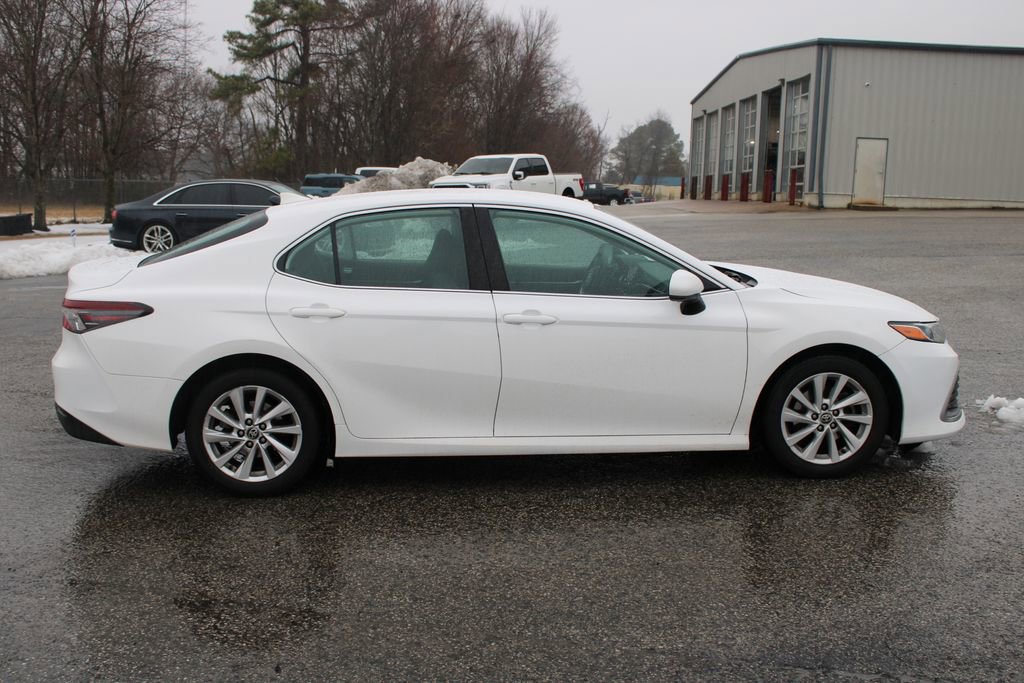 Used 2021 Toyota Camry LE image 11