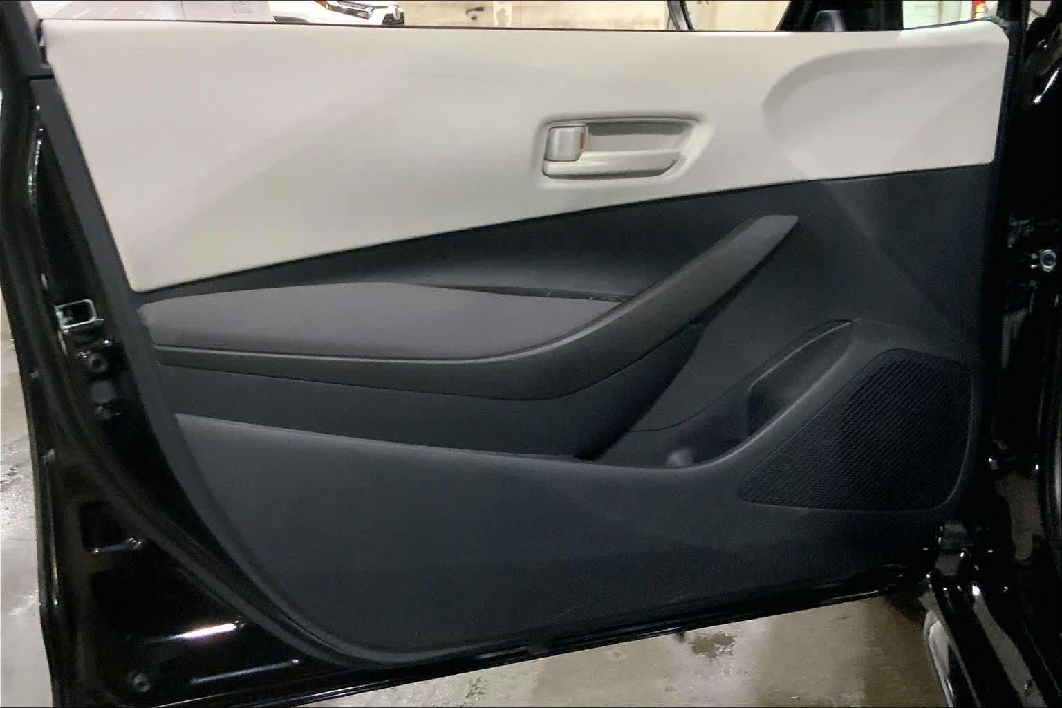 Used 2026 Toyota Corolla LE FWD image 10