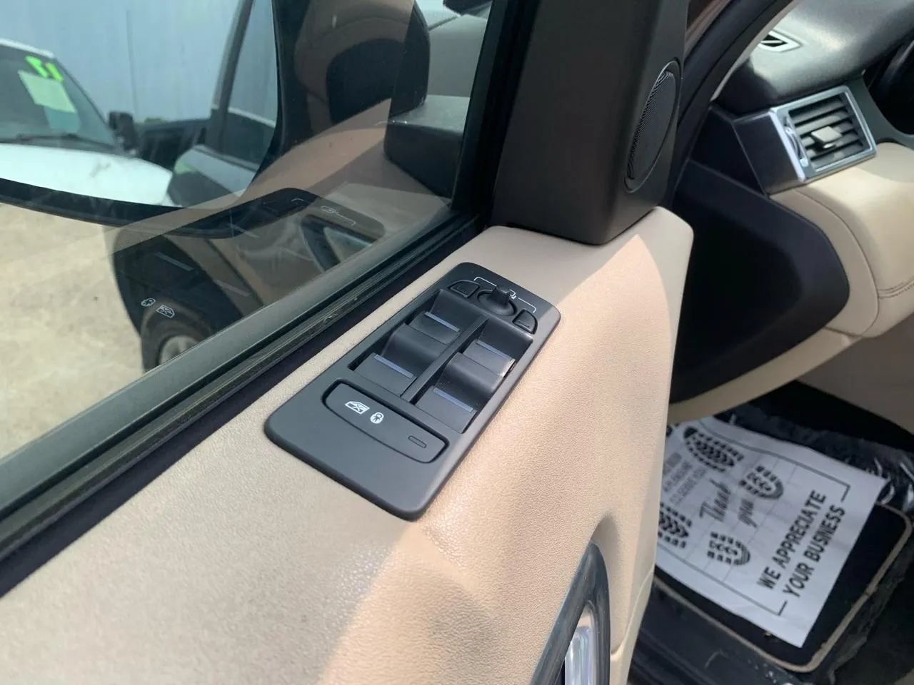 Used 2017 Land Rover Discovery Sport HSE AWD/4WD image 18