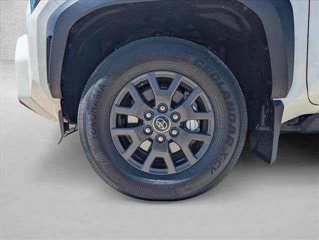 Used 2025 Toyota 4Runner SR5 AWD/4WD image 23