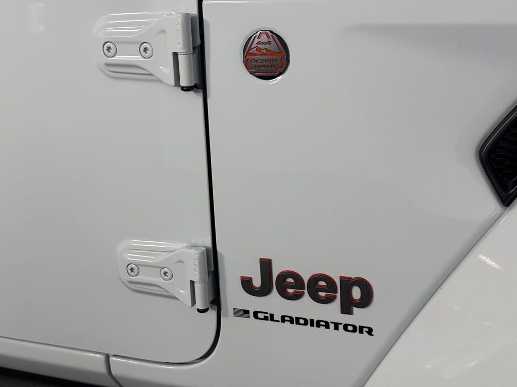 Used 2025 Jeep Gladiator Mojave AWD/4WD image 12