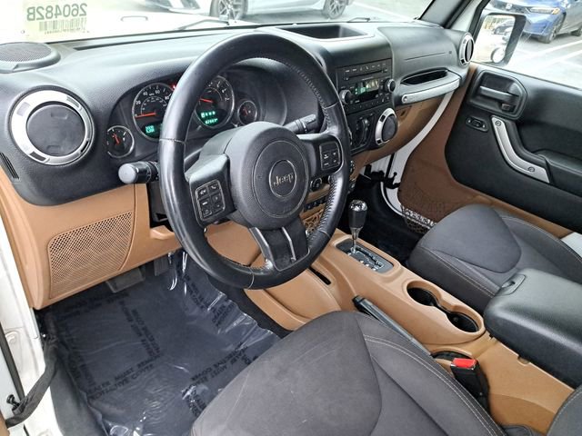 Used 2015 Jeep Wrangler Unlimited Sahara w/ Connectivity Group image 16