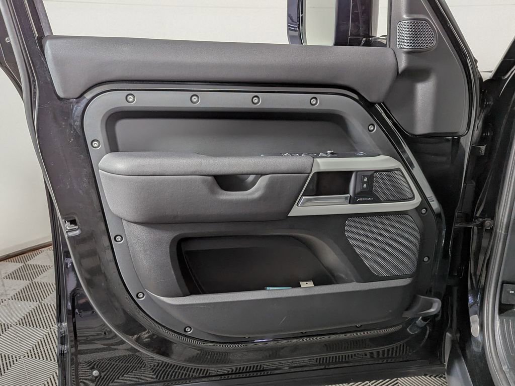 Used 2021 Land Rover Defender 110 image 12