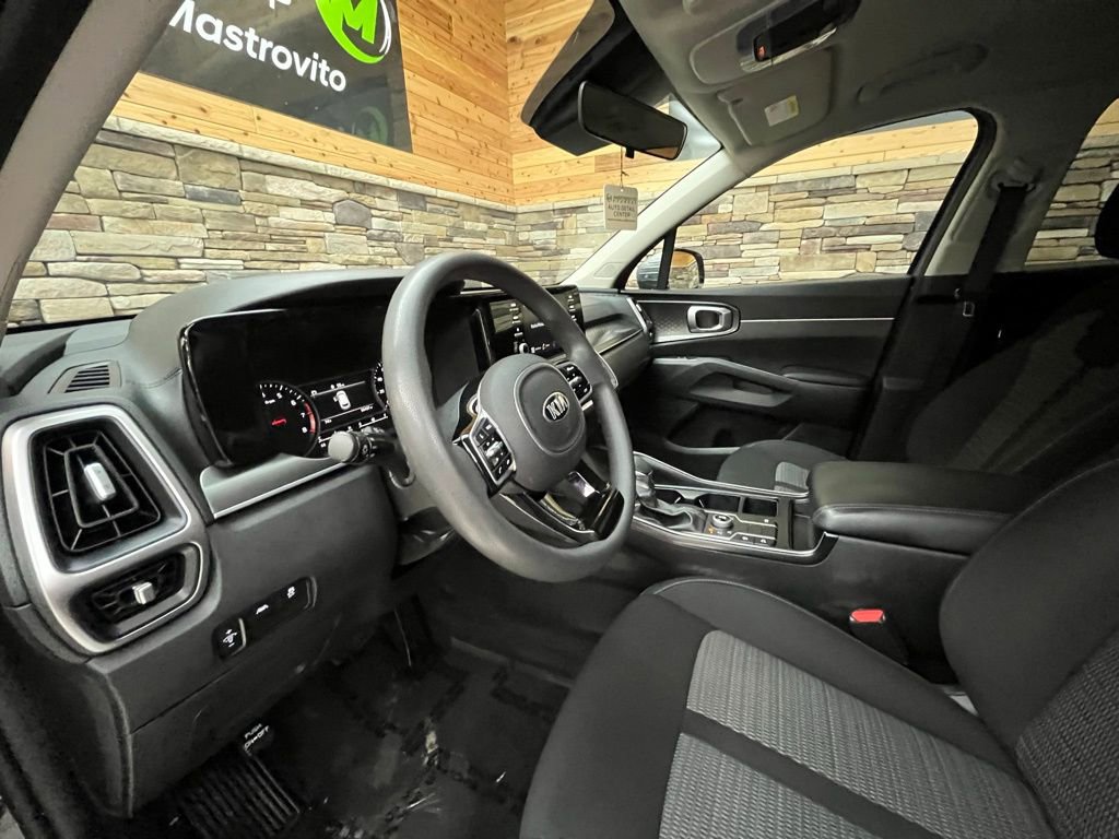 Used 2021 Kia Sorento LX image 11