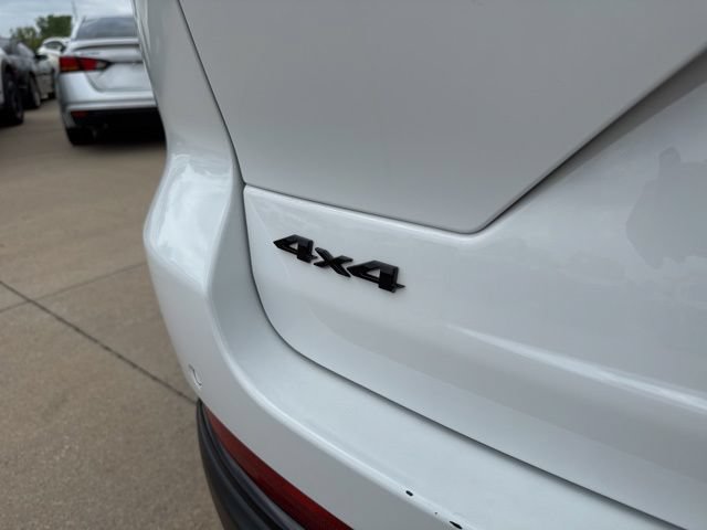 Used 2023 Jeep Grand Cherokee Altitude AWD/4WD image 8