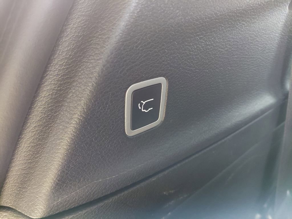 Used 2025 Chrysler Pacifica Select image 45