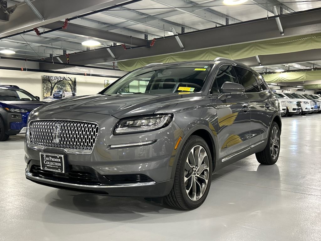 Used 2022 Lincoln Nautilus Reserve AWD/4WD image 5
