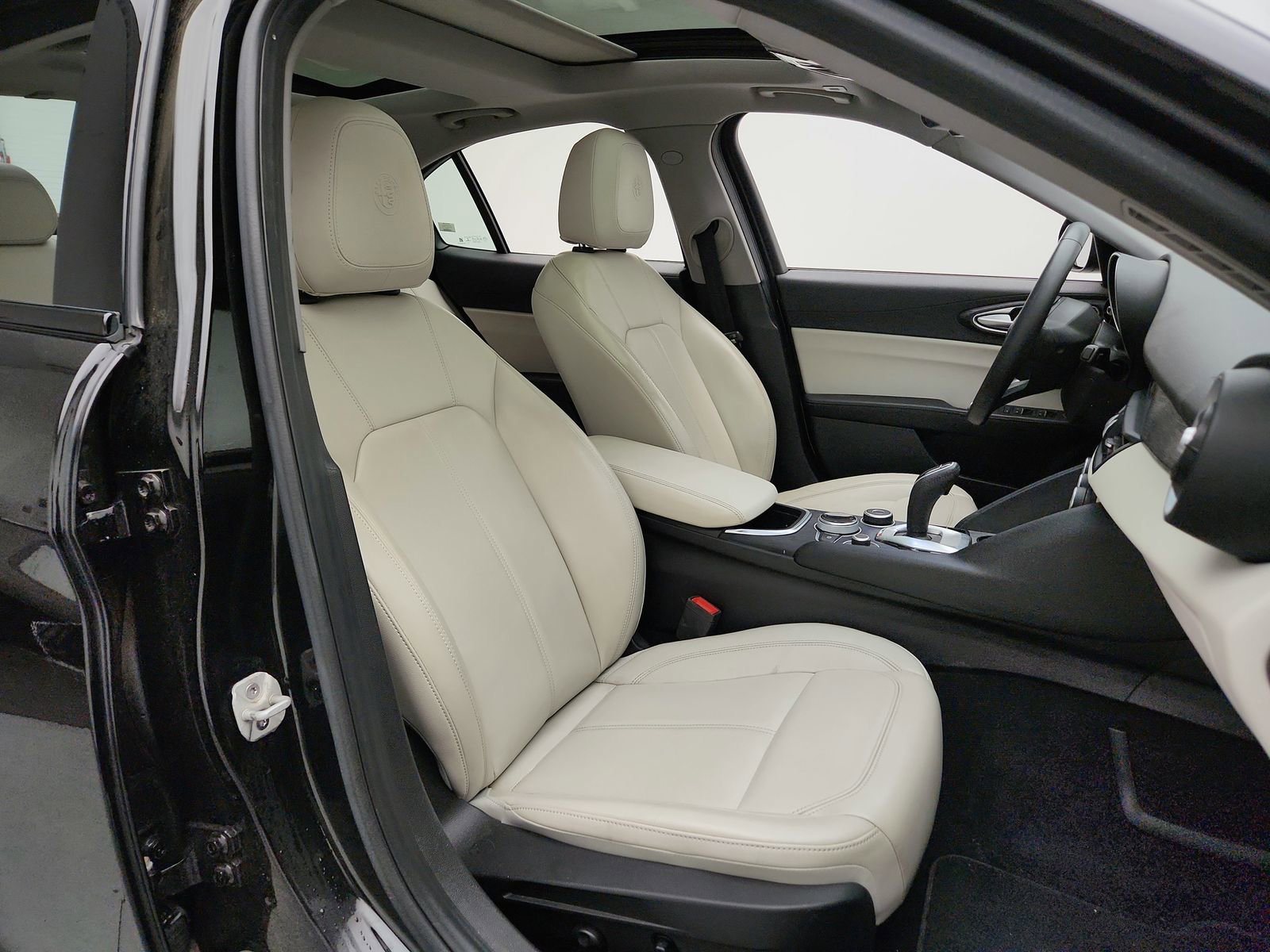 Used 2020 Alfa Romeo Giulia Base w/ Quick Order Package 22J Sport image 21