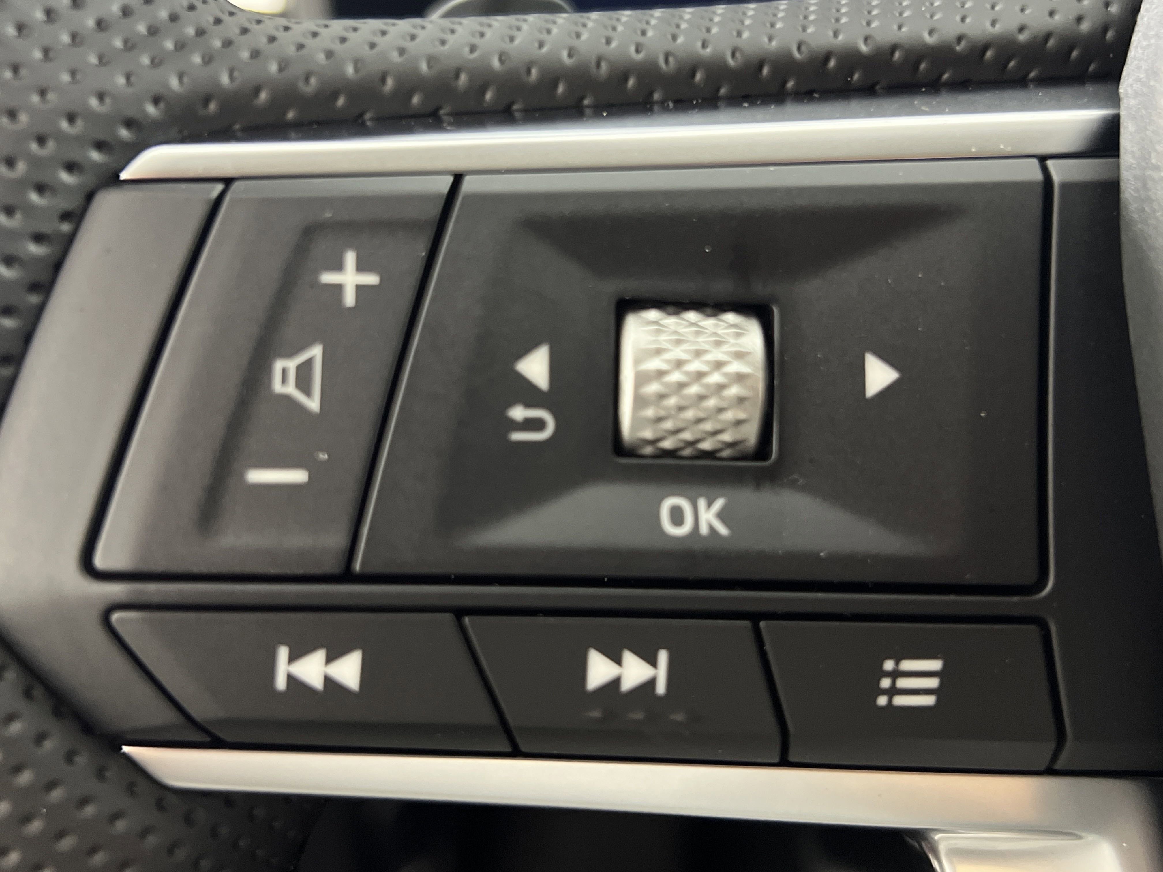 New 2025 Mitsubishi Outlander SE image 18