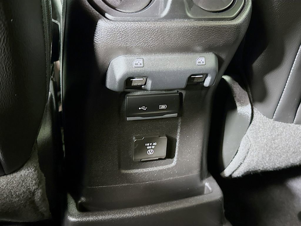 Used 2018 Jeep Wrangler Unlimited Sahara image 29
