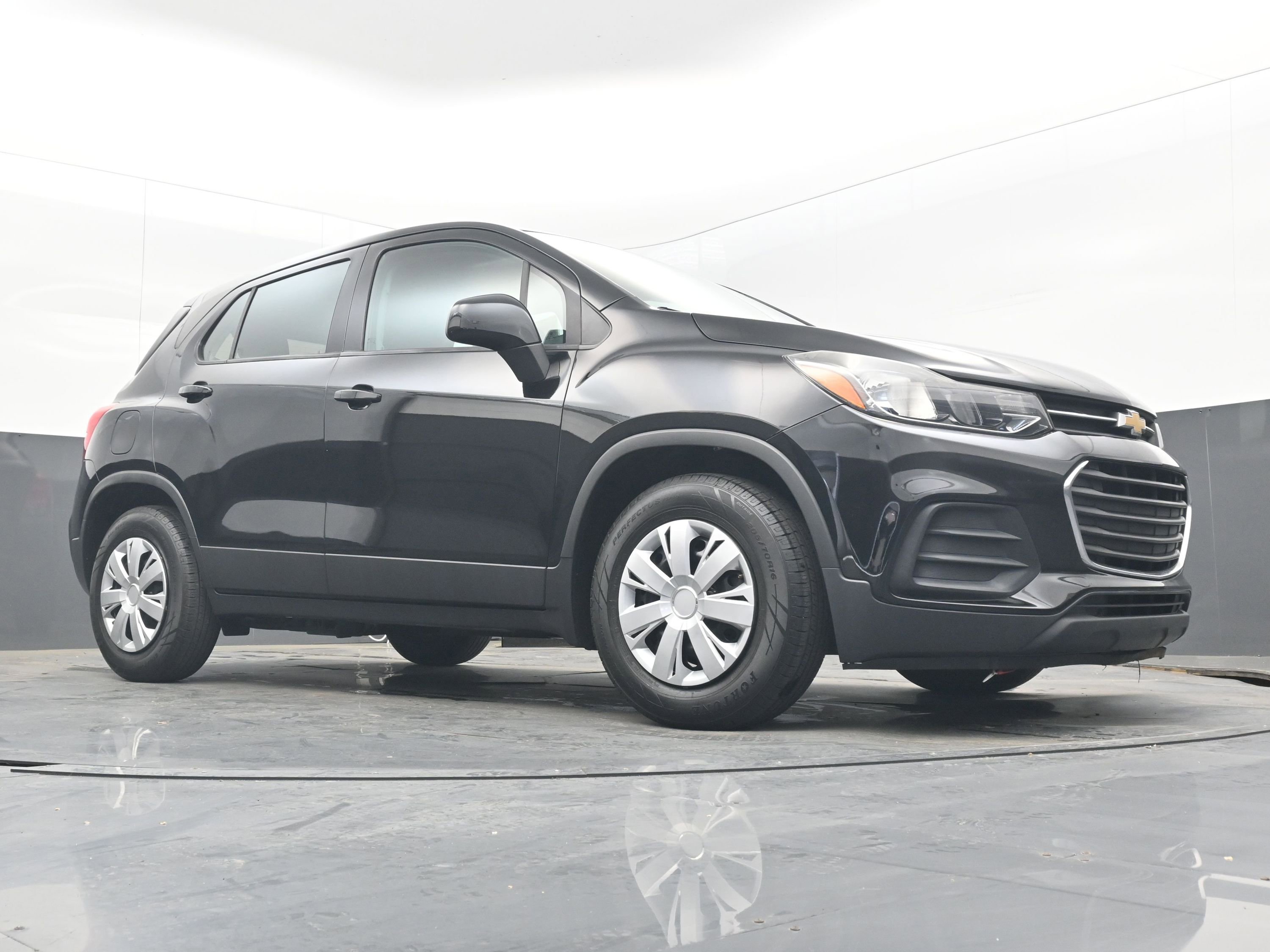 Used 2018 Chevrolet Trax LS image 18