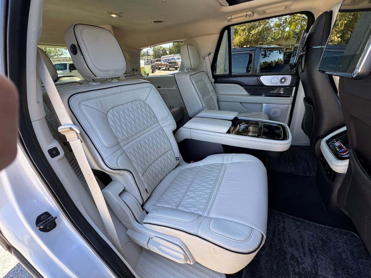 Used 2018 Lincoln Navigator Black Label w/ Cargo Package image 14