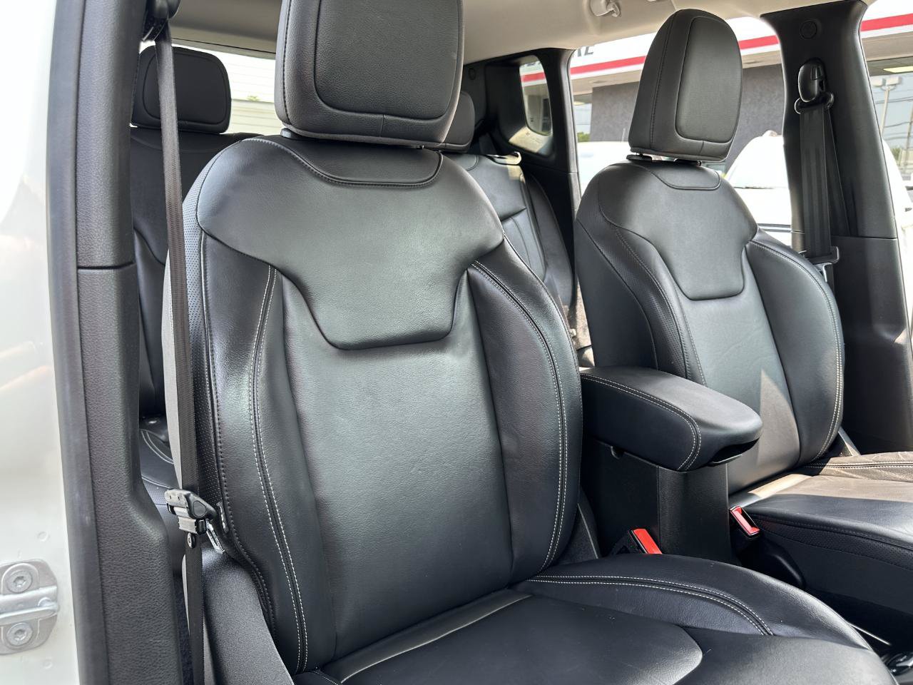 Used 2020 Jeep Renegade Limited w/ UConnect 8.4 Nav Group AWD/4WD image 46